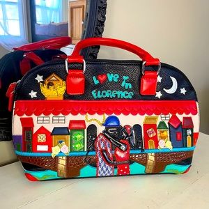 Patent leather bag with details